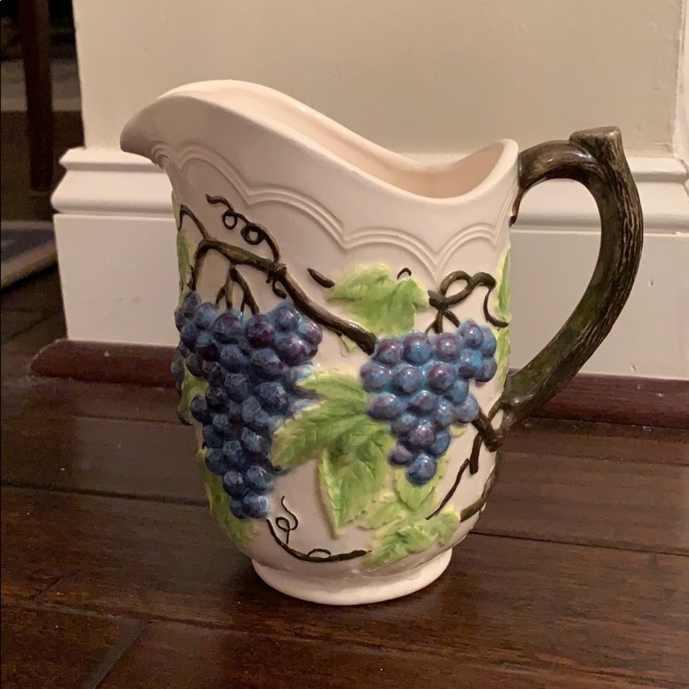 Vintage arners grape vine ceramic pitcher EUC!